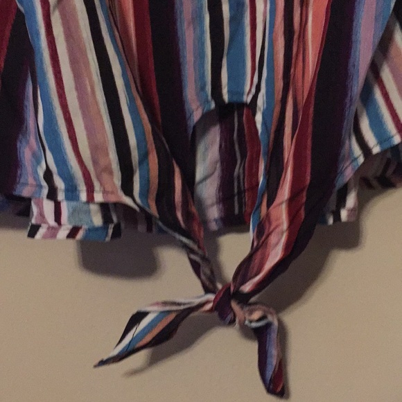 🌻Lovely Bubbly Spaghetti Strap Blouse - Picture 3 of 4